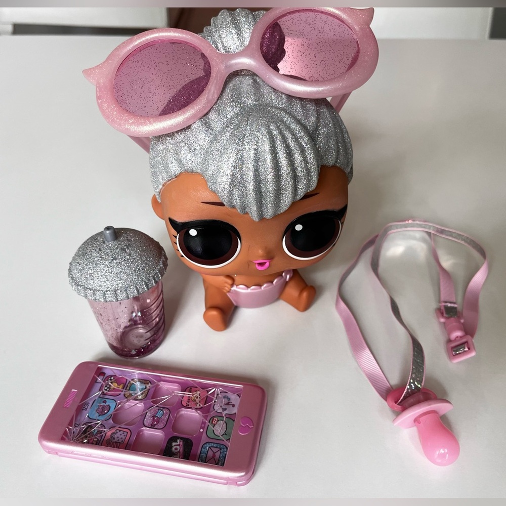 L.O.L. Surprise! Ooh La La Baby Surprise Lil Kitty Queen doll.